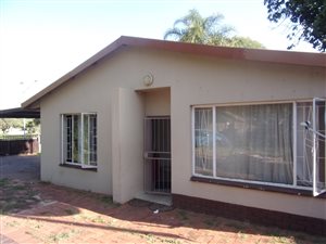 3 Bed House in Tileba