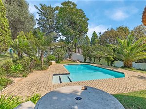 3 Bed Townhouse in Bryanston West