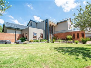 5 Bed House in The Meadows