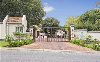 3 Bedroom Townhouse in Bryanston