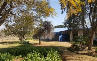 9.6 ha Farm in Palmietfontein