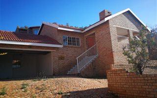 3 Bedroom House in Azaleapark