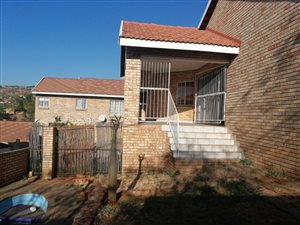 3 Bedroom House in Azaleapark