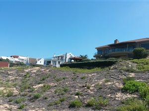 819 m² Land available in Hersham