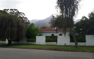 6 Bedroom House in Camphers Drift