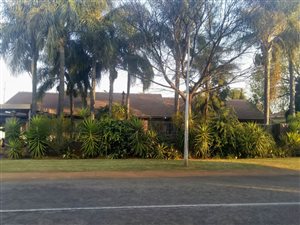 4 Bed House in La Montagne