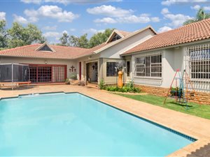 4 Bed House in Ruimsig