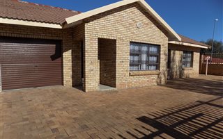 3 Bedroom Townhouse in Newcastle Central