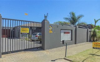 136 m² Commercial space in Robertsham