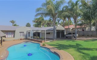 4 Bedroom House in Van Riebeeck Park