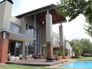 5 Bed House in Silver Lakes Golf Estate