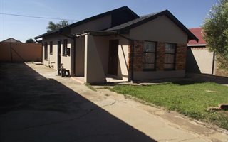 3 Bedroom House in Dobsonville