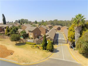 3 Bed Townhouse in Van Riebeeck Park