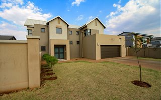3 Bedroom House in Midstream Ridge Estate