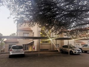 3 Bed Apartment in Weltevreden Park