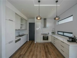 1 Bed Apartment in Steyn City