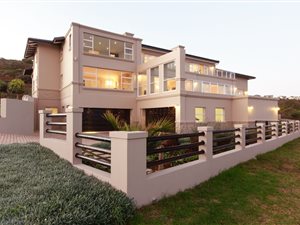5 Bed House in Pezula Golf Estate