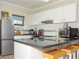 2 Bed Apartment in Vredekloof East