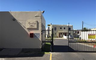 2 Bedroom Townhouse in Wynberg