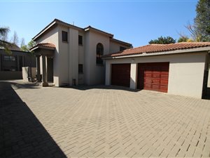 3 Bed House in Silver Lakes Golf Estate