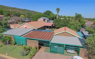 3 Bedroom House in Magalieskruin