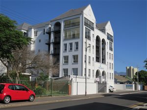 3 Bed Apartment in Strand North
