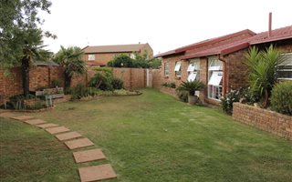 4 Bedroom House in Country View