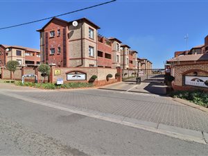 2 Bed Apartment in Randpark Ridge