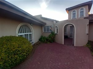 4 Bed House in Mackenzieville