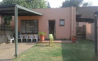1 Bedroom Apartment in Rietfontein