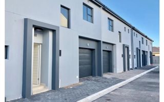 2 Bedroom House in Parklands North