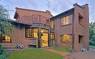 8 Bedroom House in Ferndale