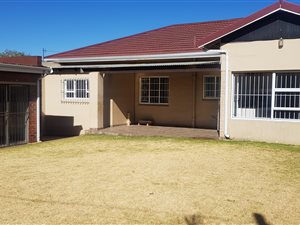 6 Bed House in Homestead
