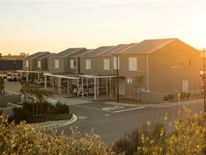 3 Bed Duplex in Somerset Lakes