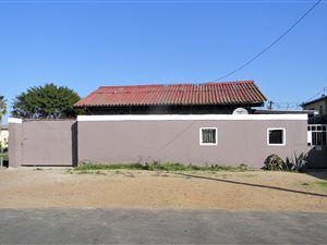 2 Bed House in Elsies River