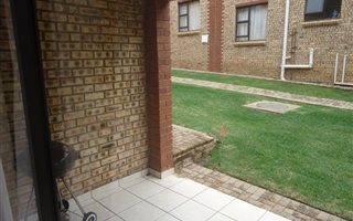 2 Bedroom Flat in Doringkruin