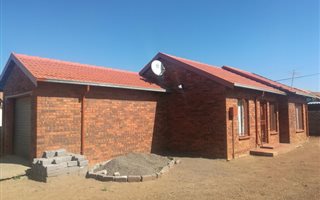 3 Bedroom House in Lakeside
