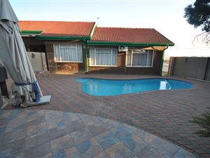 4 Bed House in Aviary Hill