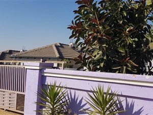 2 Bed House in Clayville