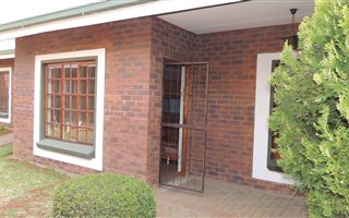 2 Bedroom Townhouse in Langenhoven Park