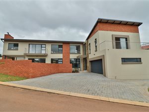 4 Bed House in Olympus