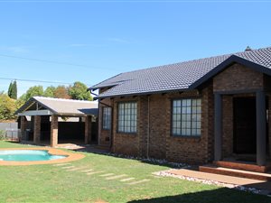 4 Bed House in Highveld