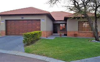 4 Bedroom House in Waterkloof