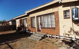 5 Bedroom House in Noordhoek