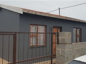 2 Bedroom House in Soweto On Sea