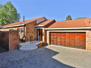 3 Bed Simplex in Honeydew Manor