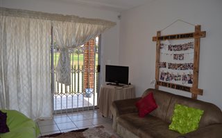 1 Bedroom Townhouse in Wilgeheuwel