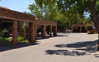 1 Bedroom Townhouse in Wilgeheuwel