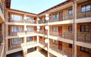 2 Bedroom Apartment in Randfontein Central