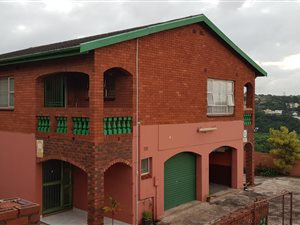 5 Bed House in Lotus Park